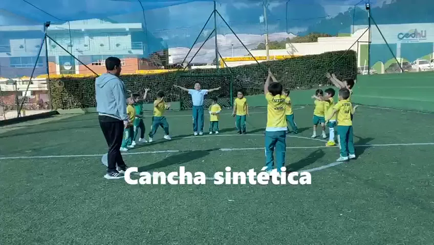 Actividad deportiva en la cancha de CEDHU