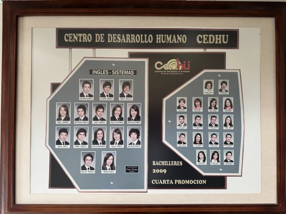 Mosaico de bachilleres del CEDHU · Promoción 2009