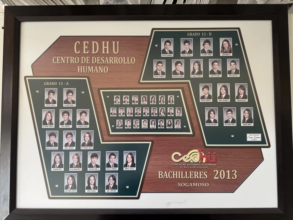 Mosaico de bachilleres del CEDHU · Promoción 2013