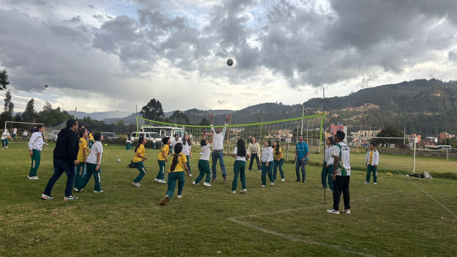 Educandos practicando lúdicas en el CEDHU